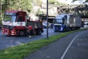 LKW blieb unter Bruecke haengen Koeln Ehrenfeld Innere Kanalstr Hornstr P492